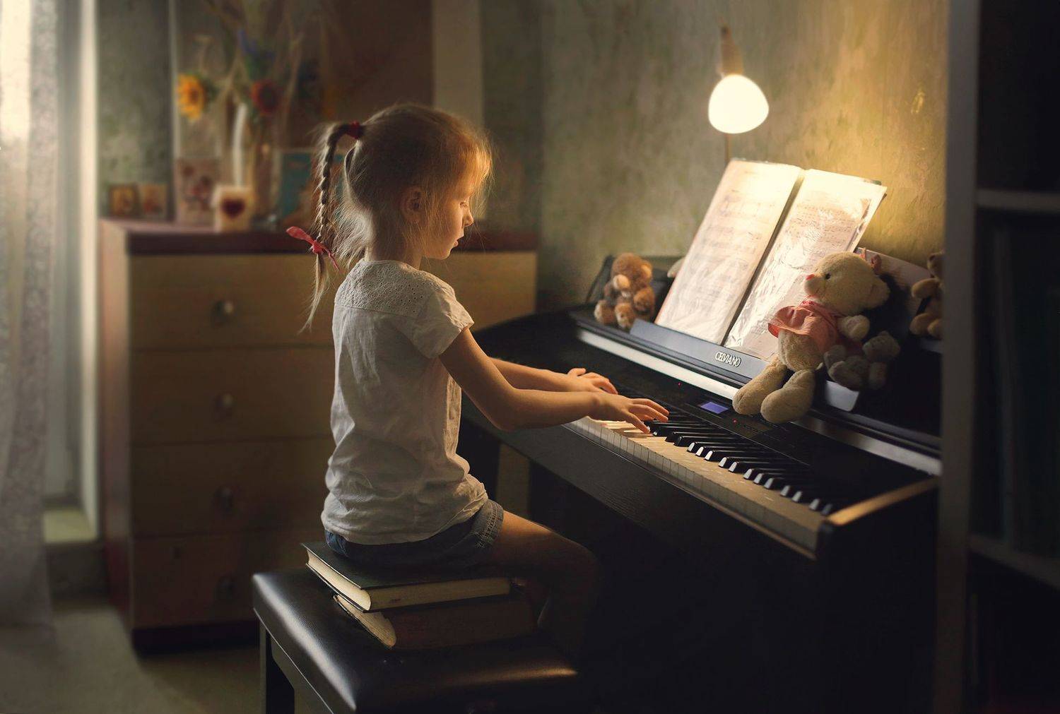 детство, истории из детства, фортепиано, портрет, девочка, жанр, свет, цвет, Постонен Екатерина