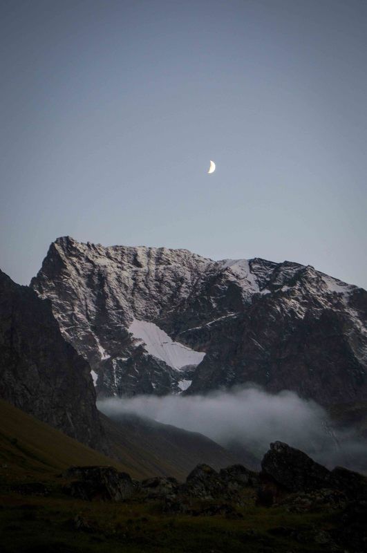 природа, горы, путешествия, поход Серая твердыня фото превью