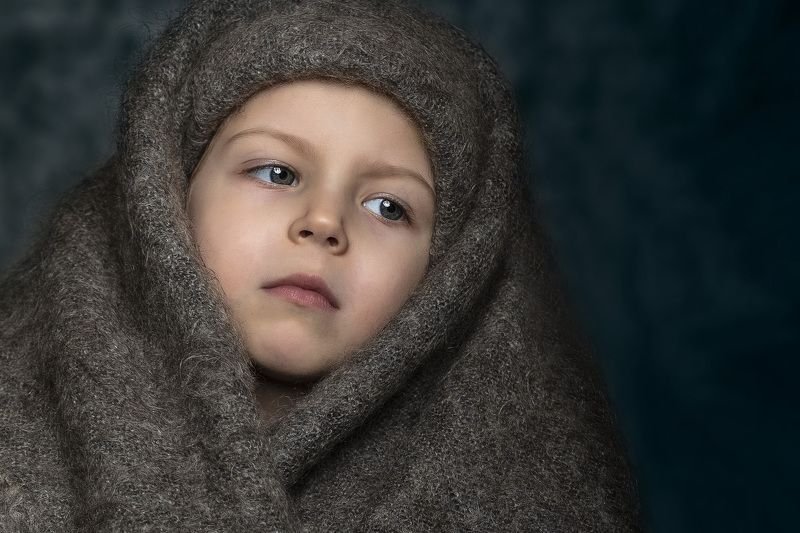 портрет, дети, студия, девочка, платок Девчушка фото превью