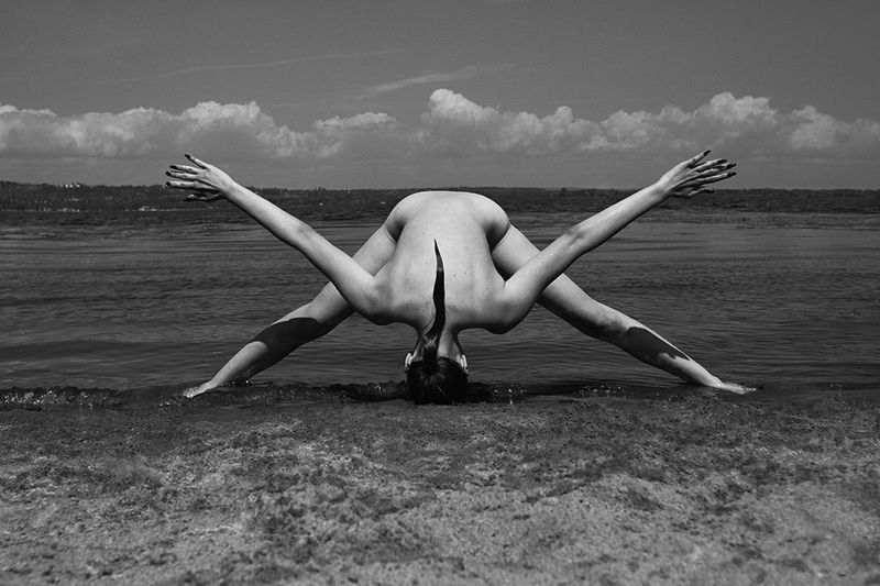 art nude, fine art nude, bw nude photo, conceptual, minimalism nude, nude in the landscape, surreal nude, conceptual nude, figurative nude # фото превью