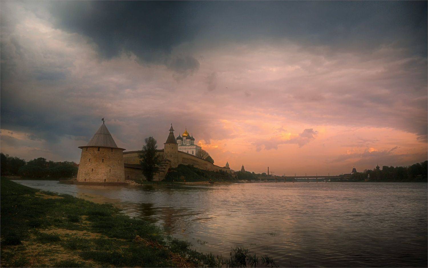 храм башни стена закат река облака, Вера Петри