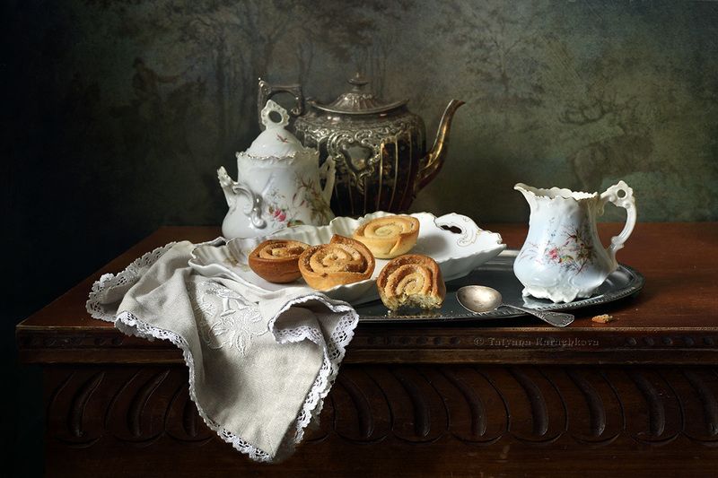 натюрморт,  чашка, чайник, молочник, сливочник, чаепитие Чаепитие с плюшками фото превью