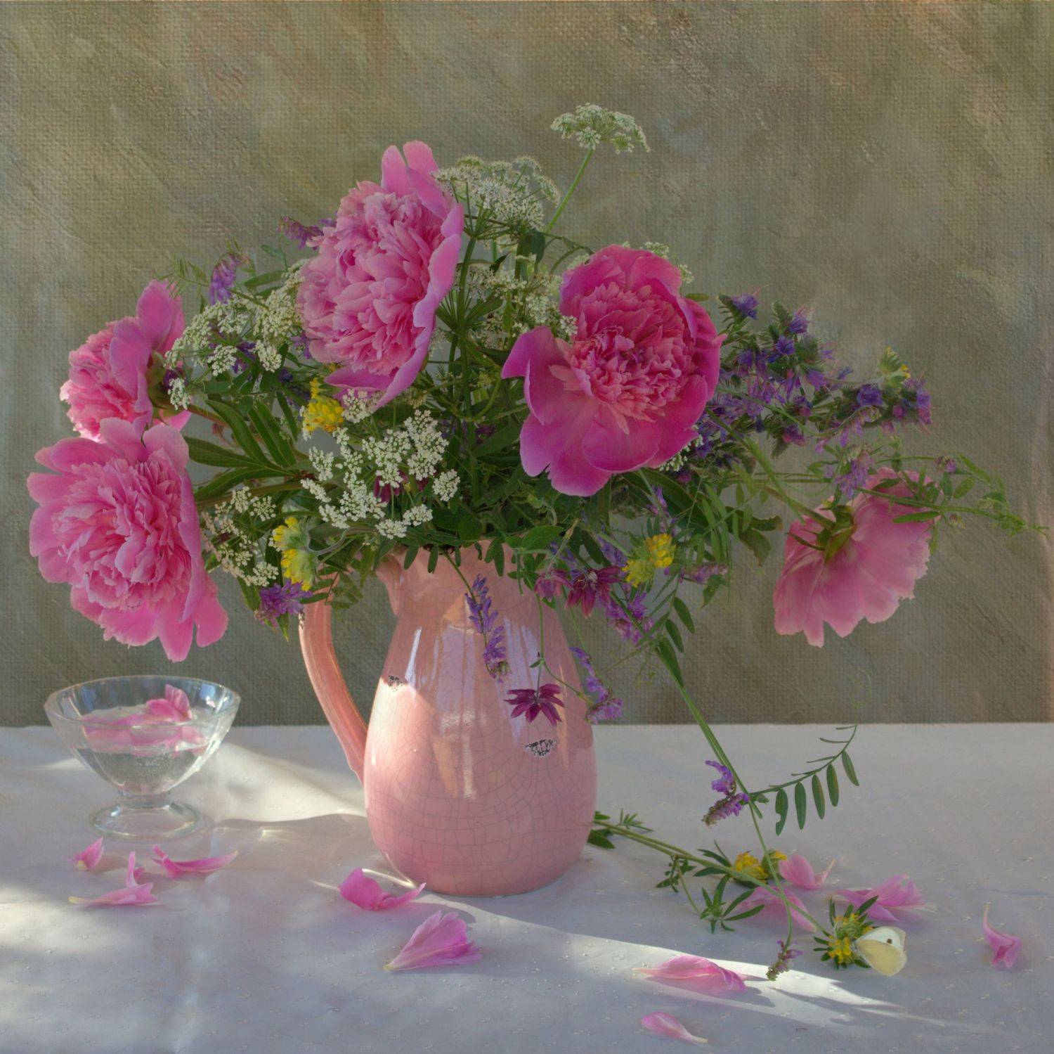 пионы, кувшин, бабочка, натюрморт, Хохлова Наталья