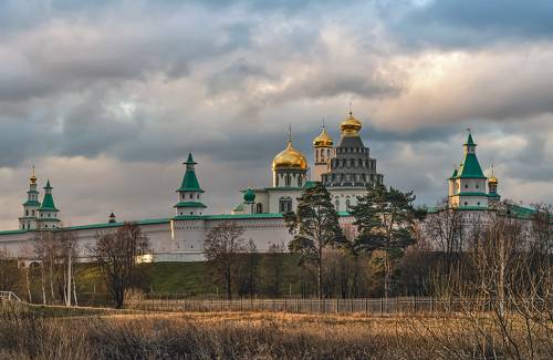 Утром на рассвете у реки
