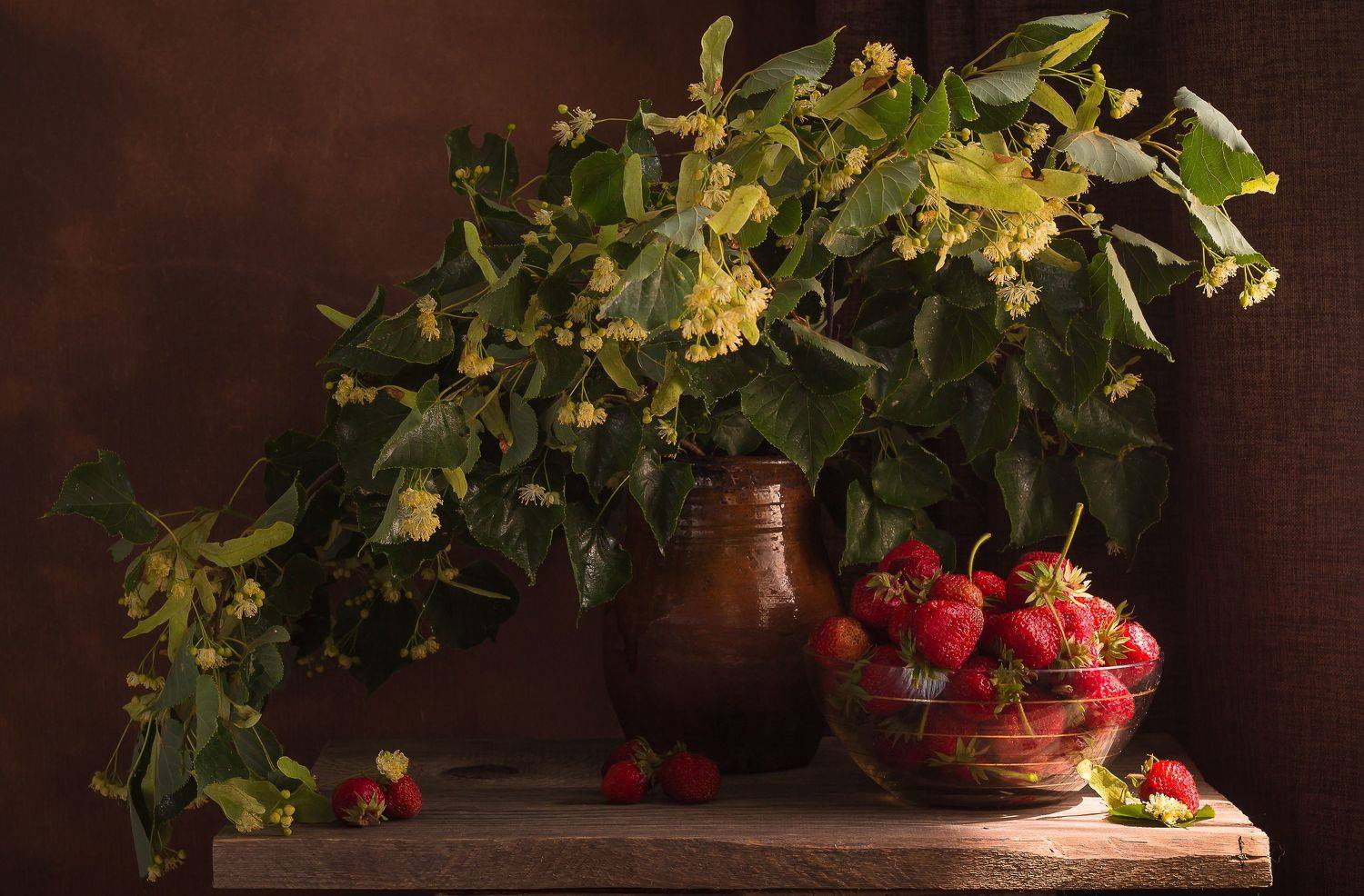 липа, клубника, лето, кринка, Elena Hvojnova