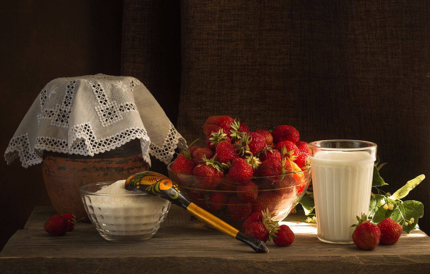 клубника, молоко, сахар, Elena Hvojnova