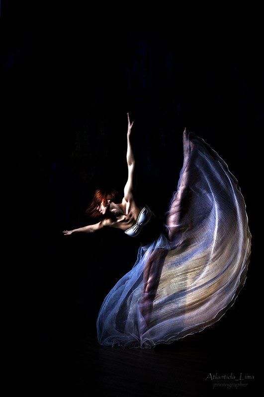 танец прыжок юбка девушка танец фото превью