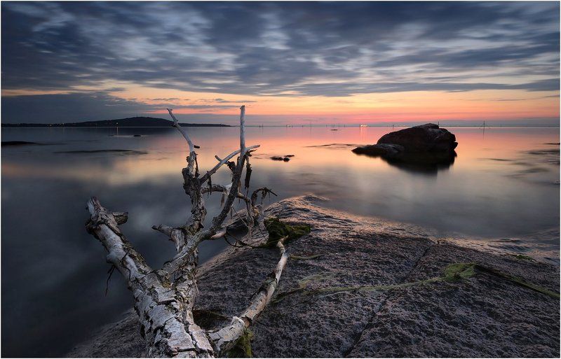 Закат на берегу моря фото превью