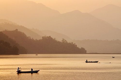 Закат на озере Пхева