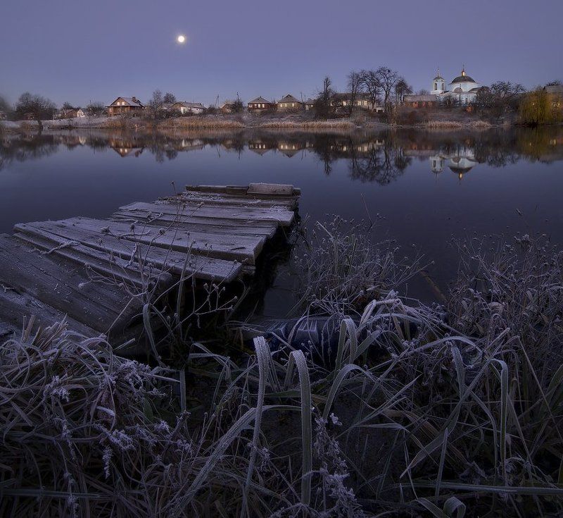 утро, заморозок, иней, луна, храм, церковь, деревня, село, пруд, сумерки  фото превью