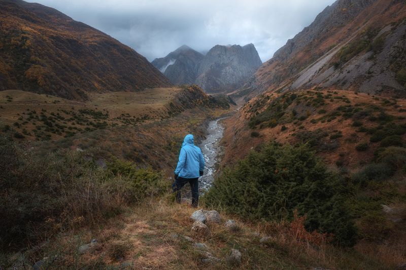 Overlooking the valley фото превью