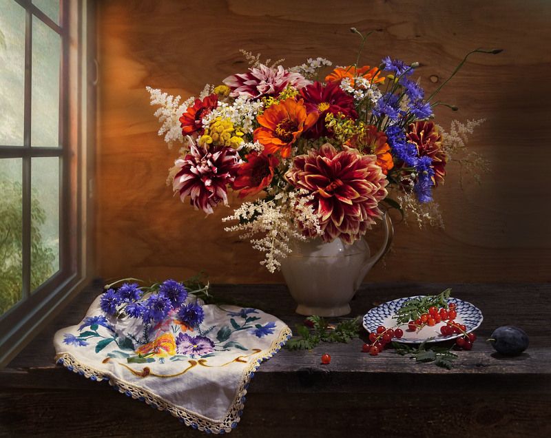 still life, натюрморт, цветы, фото натюрморт, лето, август, настроение, георгины, васильки, астильба, красная смородина Прощальный привет уходящего лета… фото превью