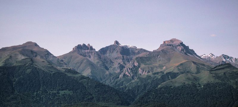 Панорама на Скалистый хребет Северной Осетии фото превью