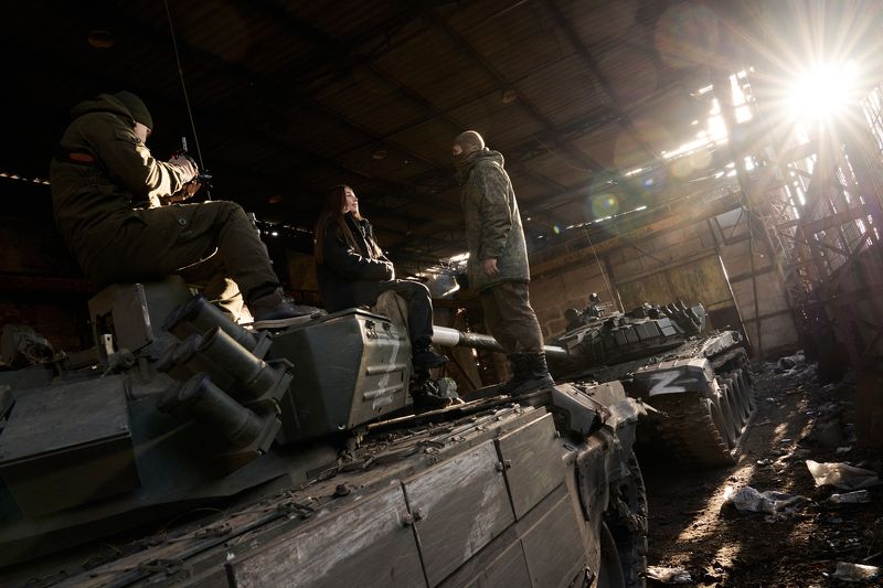 girl, man, tank, russia, z, donetsk, dpr, journalist, tankman, мы живы, марьяна, наумова, девушка, журналист, танк, танкист, танкисты, донецк, днр, россия, интервью Марьяна Наумова. Съемки программы фото превью