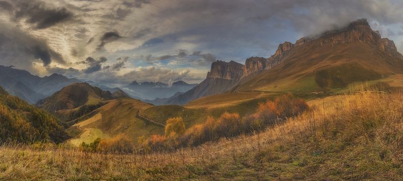 Позолотила осень горы фото превью