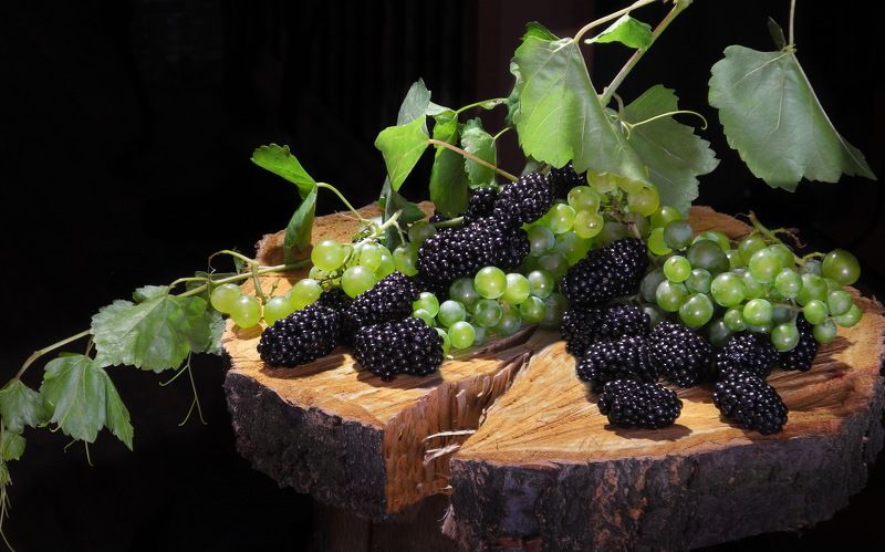 Последняя ежевика, первый виноград. фото превью