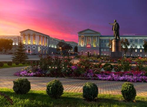 Красная площадь. Город Курск (Россия)