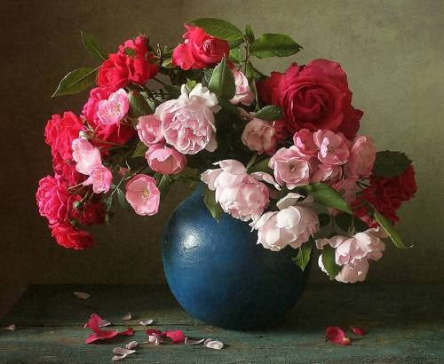 Струился сладкий аромат