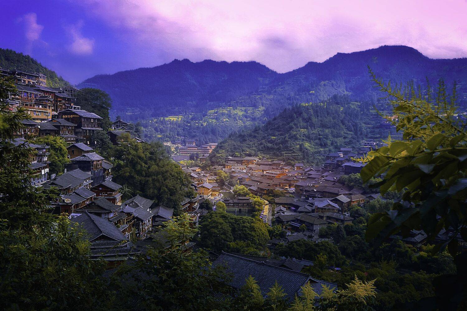 苗乡观景台, 吴 微雨墨烟鸿