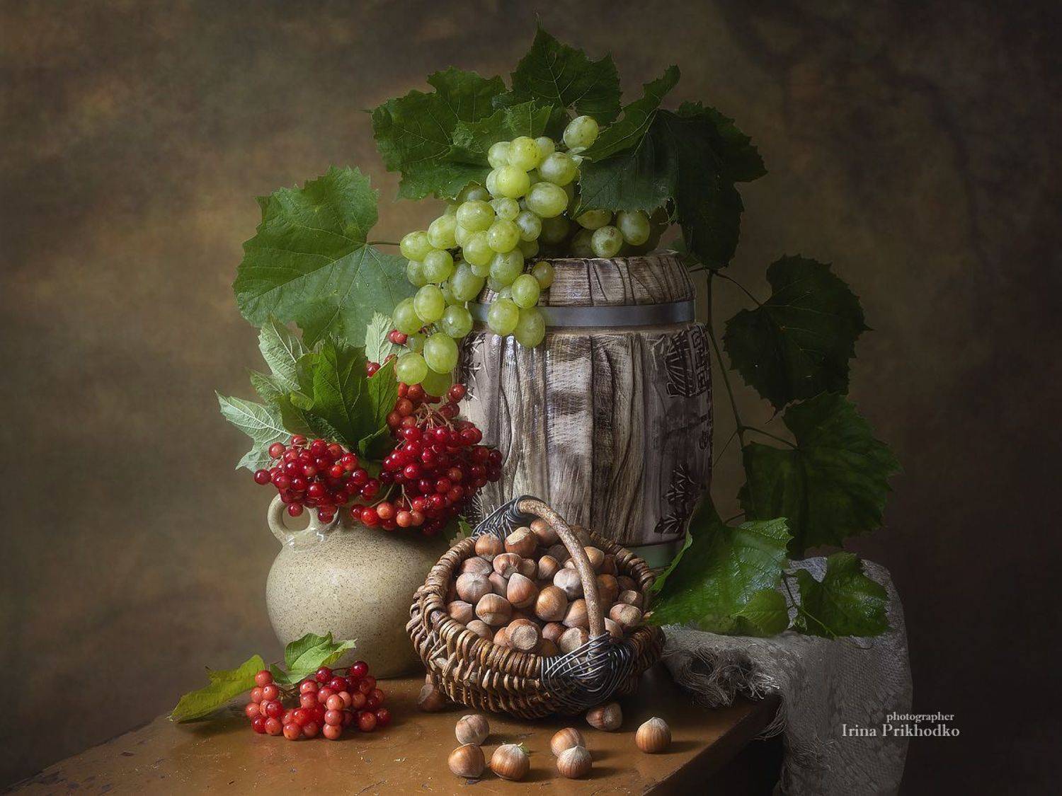 натюрморт, урожай, орехи, виноград, калина, Приходько Ирина