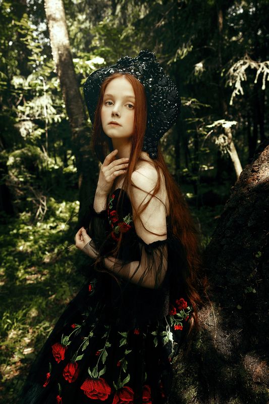 Fine Art portrait Girl in the Woods фото превью