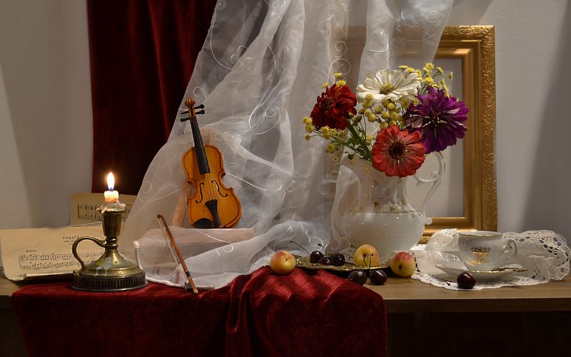 still life,натюрморт,  цветы, фото натюрморт, скрипка, ноты,  лето,  июль, подсвечник, настроение, фарфор, фрукты Звучала скрипка трепетно и нежно... фото превью