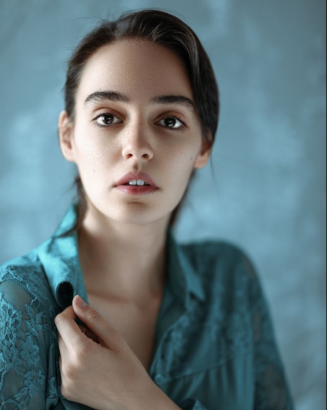 portrait, portraitphotography, woman, femaleportrait, studio, studioshot, makeup, blue Parisa фото превью