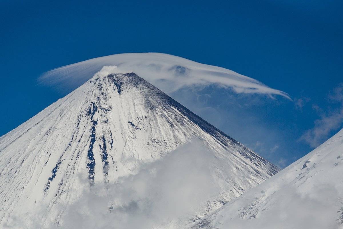 Вулкан, Камчатка, Лето, Облако, Снег, Денис Будьков