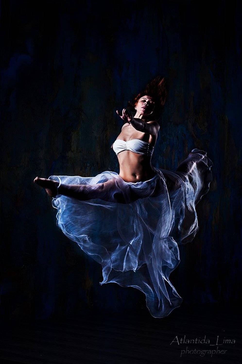 танец прыжок юбка девушка, Atlantida  Lima