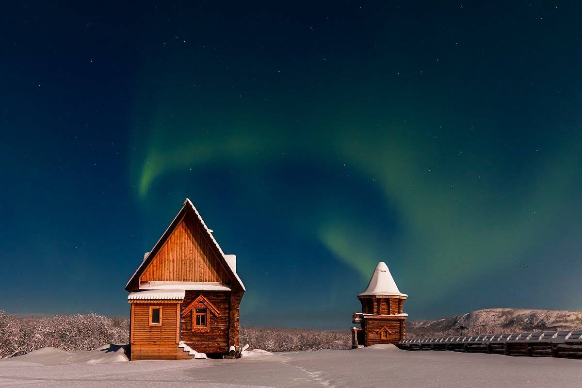 Кольский полуостров, Луостари, Монастырь, Мурманская область, Печенгский район, Полярное сияние, Северное сияние, Трифонов печенгский монастырь, Кирилл Уютнов