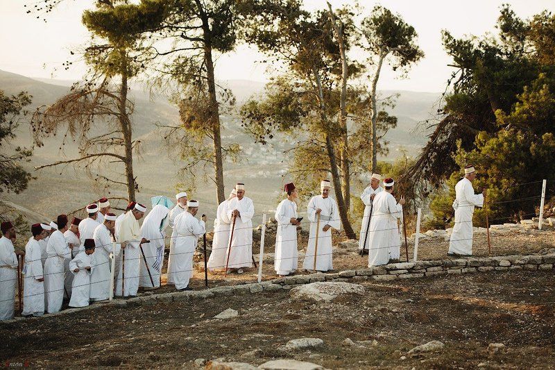 Рассветная молитва самаритян на горе Гризим фото превью