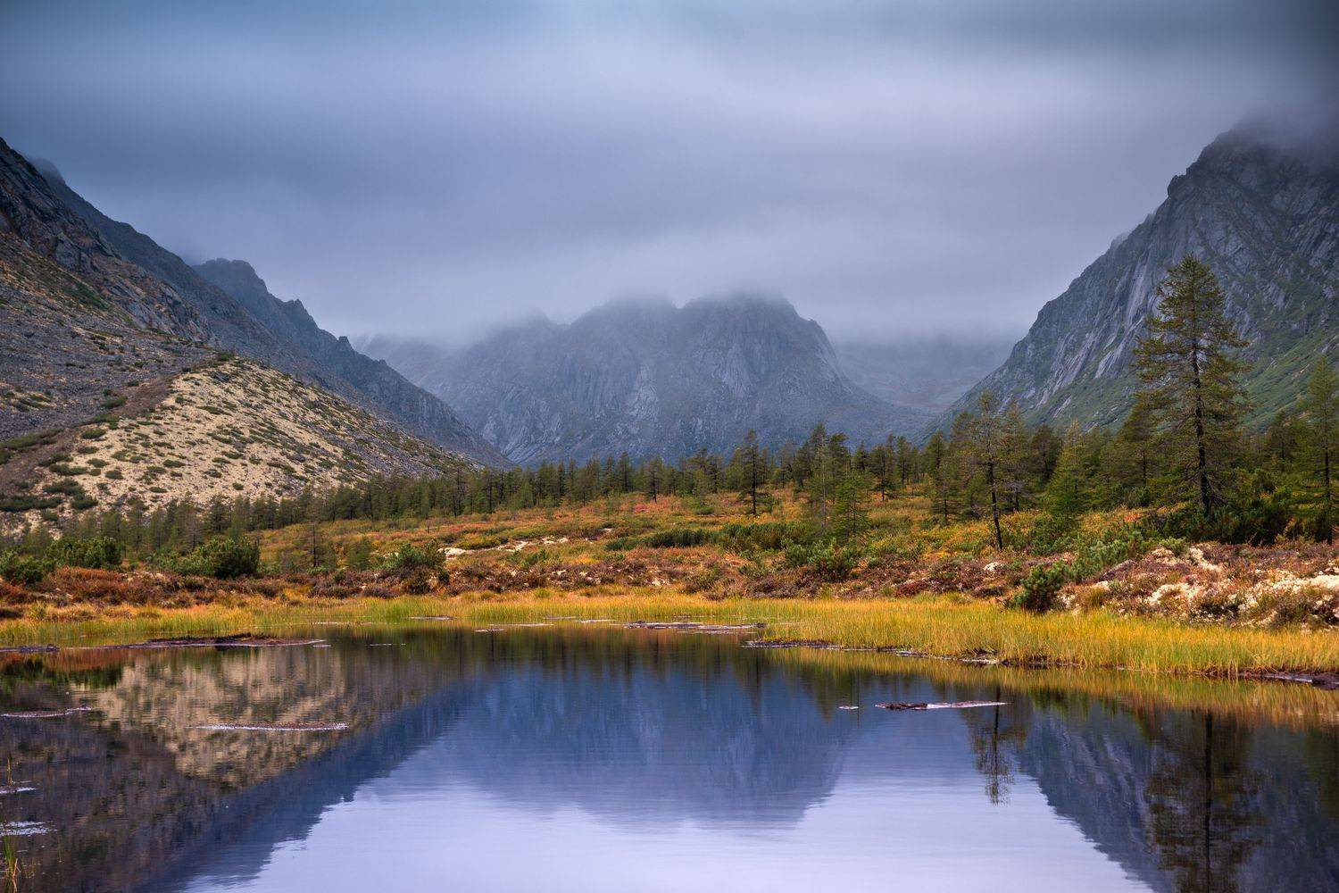 Большой Аннгачак, озеро Джека Лондона, Сибик-Тыэллах, Колыма, горы, облака, Evgeniy Khilkevitch