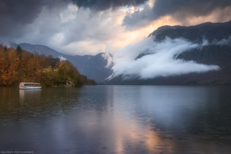 словения, утро, пейзаж, природа, горы, облака, озеро, бохинь, дождь, slovenia, nature, landscape, moutains, morning, dramatic, rain Дождливое утро на озере Бохинь фото превью