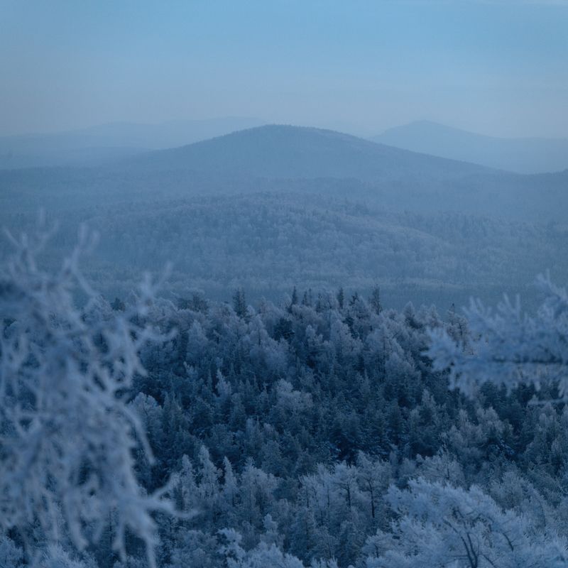 Сумерки в морозной дымке фото превью
