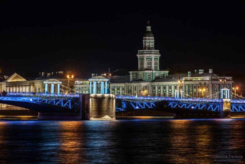 Новогодний Дворцовый мост. Кунсткамера. фото превью