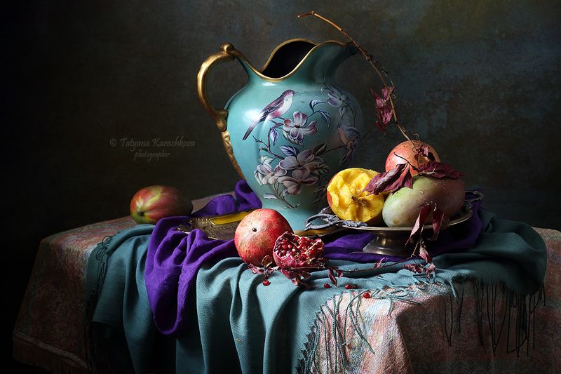 натюрморт, манго, виноград, гранат, фрукты С плодами манго и другими фруктами фото превью