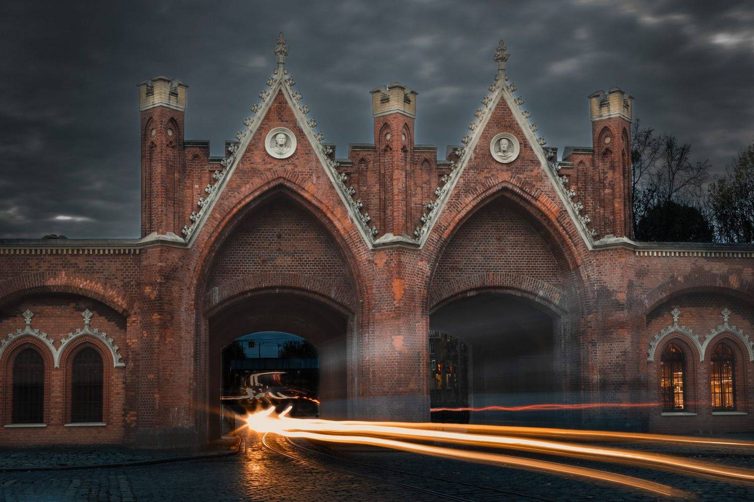 бранденбургские ворота, калининград, вечер, фары, Ру Юрий