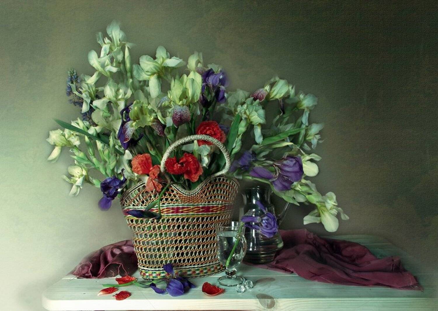 Букет с ириссами, Ириссы, Красивый букет, красные маки, Вера Павлухина