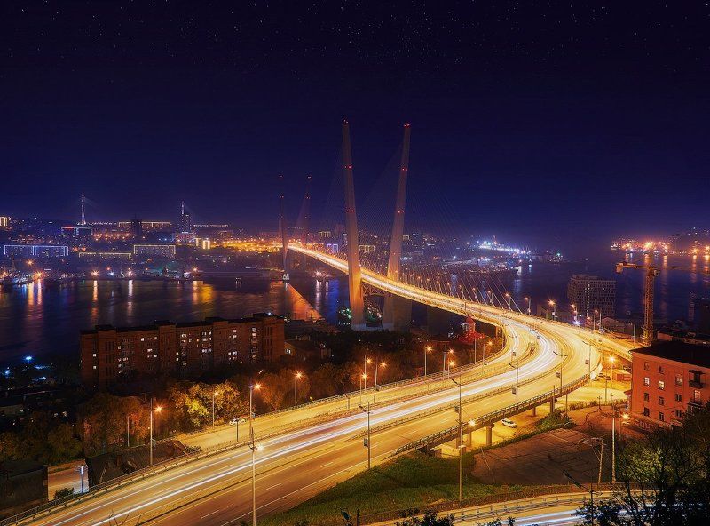 Владивосток, Мост через залив Золотой Рог, Набережная Цесаревича, Памятник морякам торгового флота, Русский мост Мосты Владивостока. фото превью