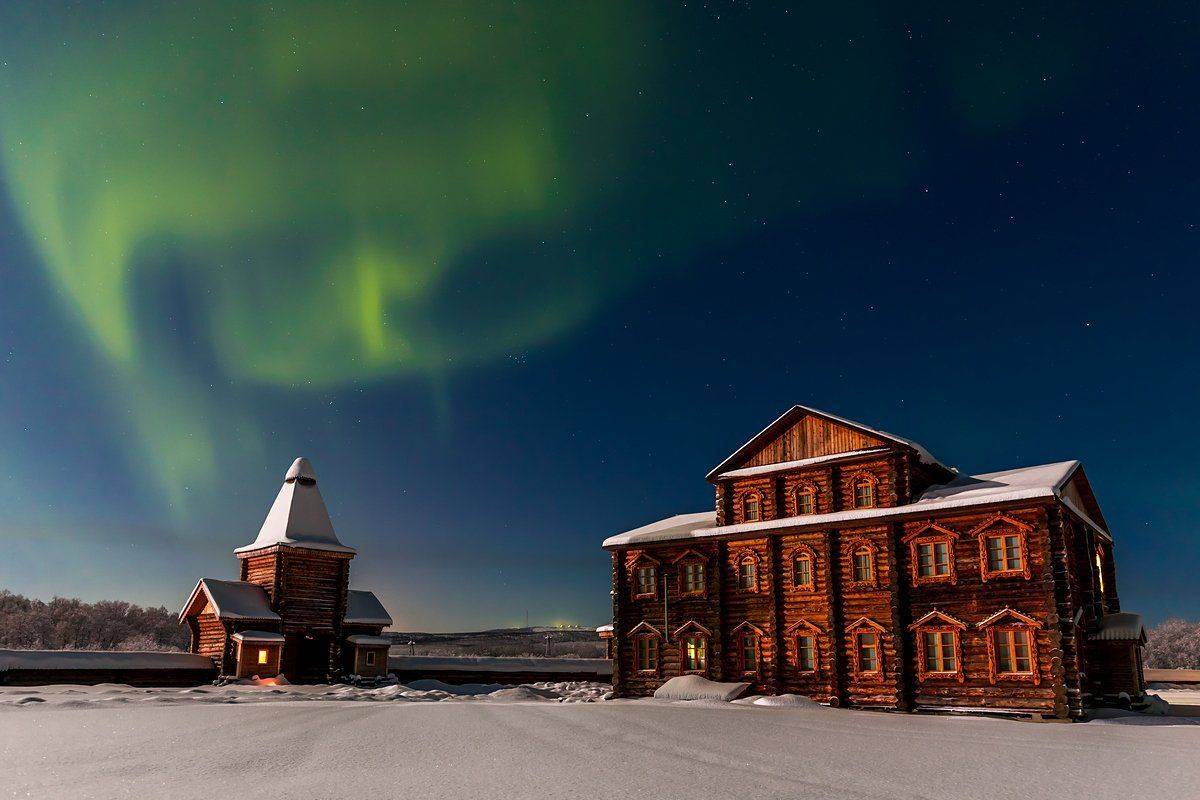 Кольский полуостров, Луостари, Мурманская область, Печенгский район, Полярное сияние, Северное сияние, Трифонов печенгский монастырь, Кирилл Уютнов