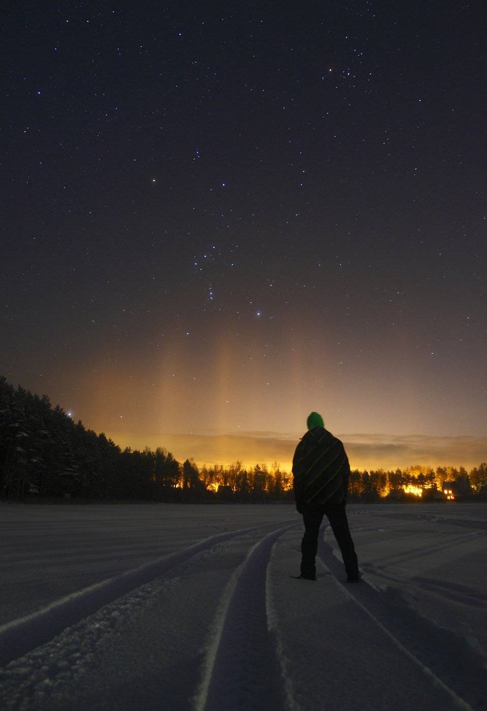 Альдебаран, Астрономия, Бетельгейзе, Звезды, Ночь, Оптический являния, Орион, Световые столбы, Сириус, Созвездия, Михаил Рева