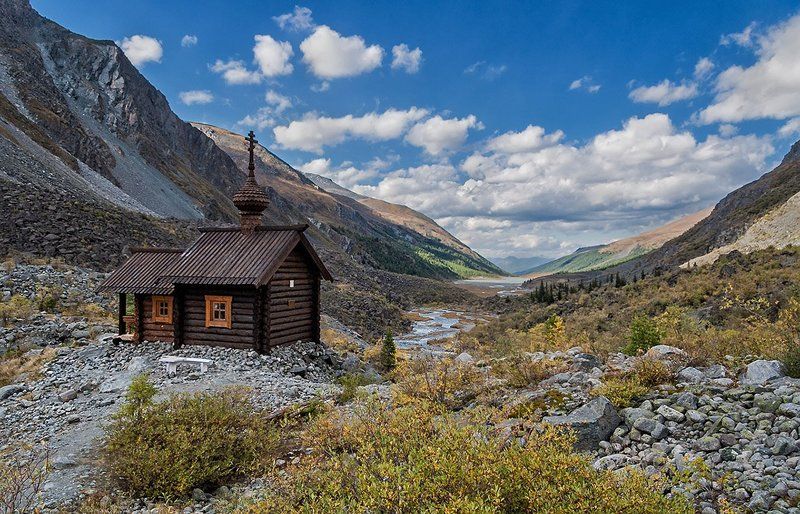 В память о погибших альпинистах фото превью