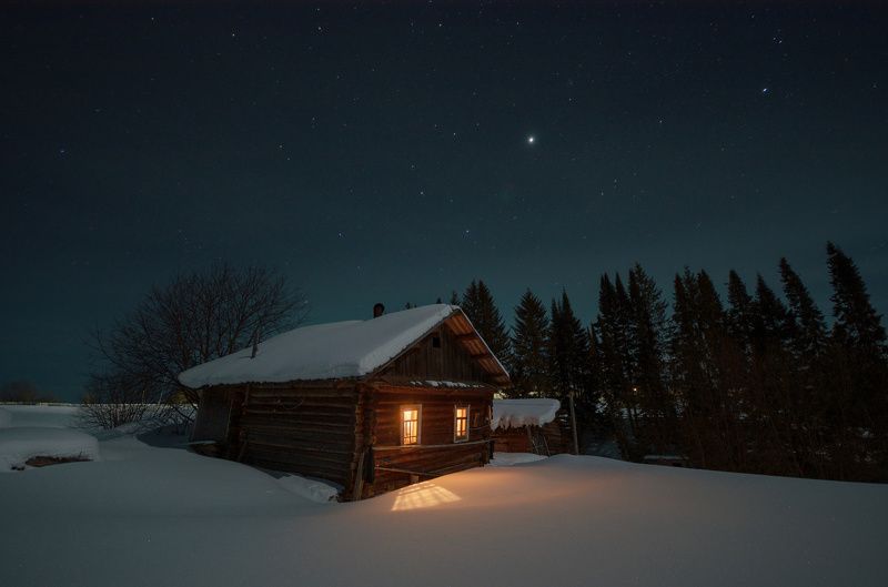Деревня, Звезды, Изба, Луна, Снег Тёплый зимний вечерок фото превью