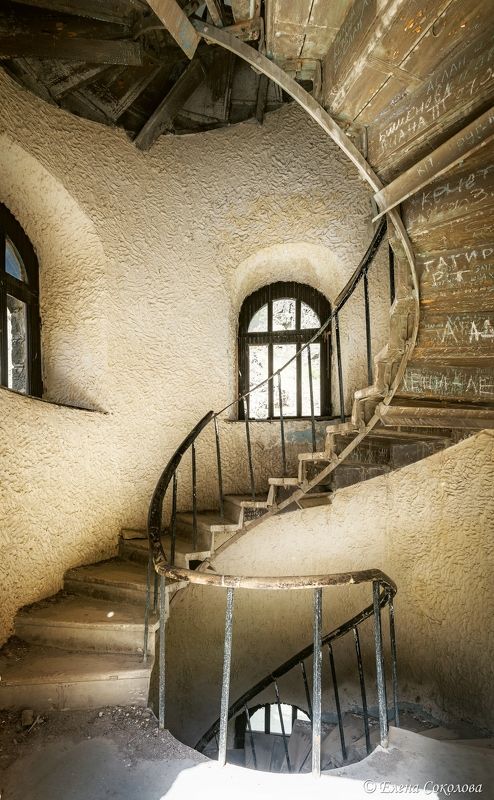 замок, архитектура, винтовая лестница Старый замок фото превью