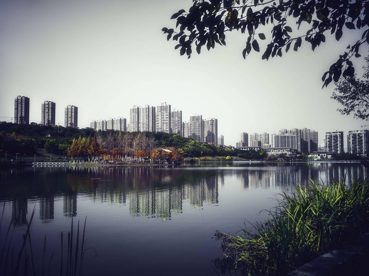 雁鸣湖畔, 吴 微雨墨烟鸿