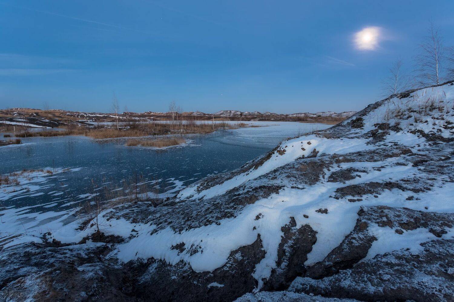 овалы, карьер, ночь, луна, зима, лёд, пейзаж, Юрий Морозов