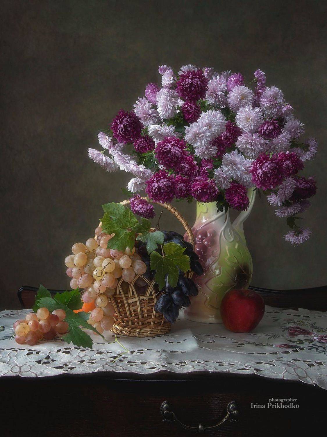 натюрморт, цветы, букеты,хризантемы, фрукты, Приходько Ирина
