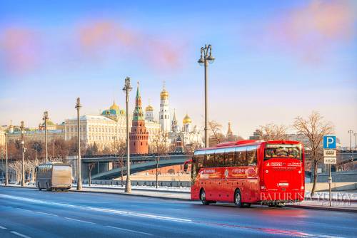 Красный автобус