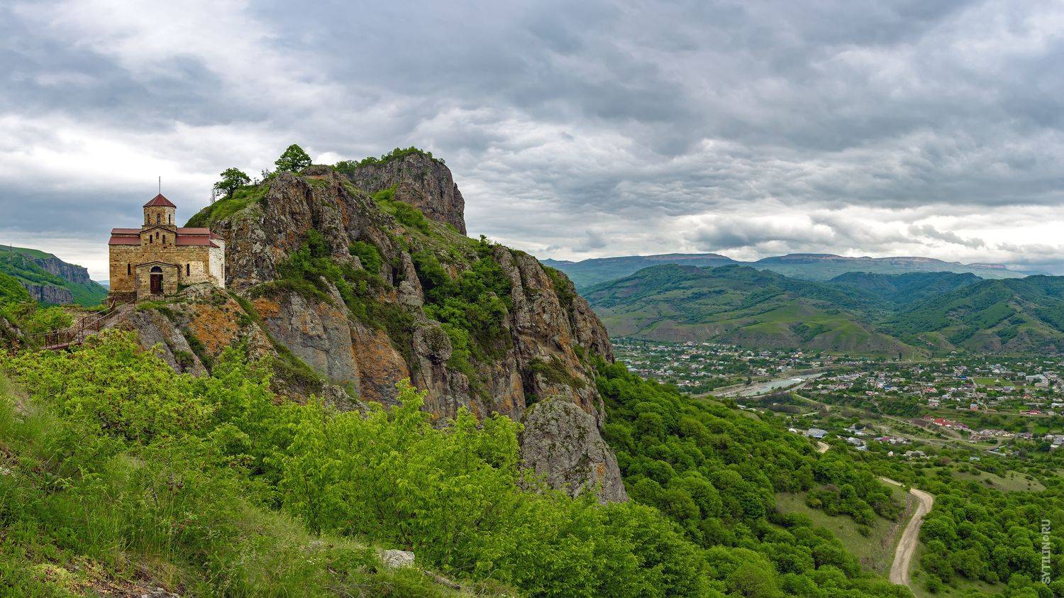 Шоанинский храм. Кавказ. Карачаево-Черкесская республика. X век. Кавказ. Нижняя Теберда. Карачаево-Черкессия, горы, церковь, достопримечательность, христианство, религия, ,, Сытилин Павел
