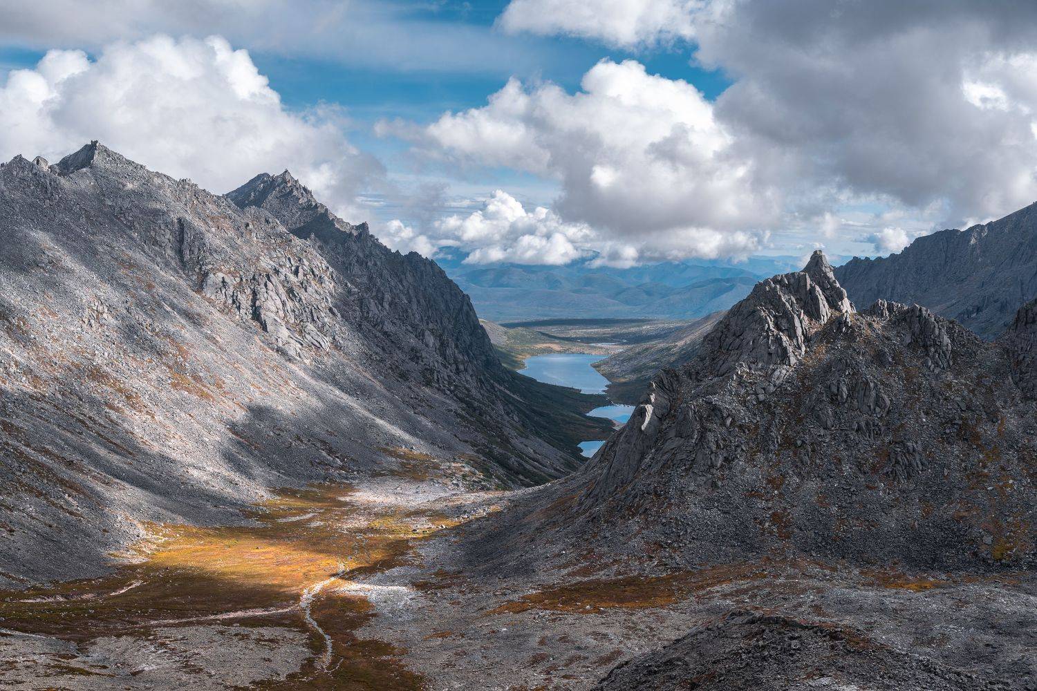 Большой Аннгачак, озеро Джека Лондона, Сибик-Тыэллах, Колыма, пик Челленджер, горы, облака, Evgeniy Khilkevitch